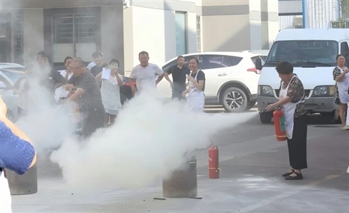 Shengzhou YILI organise un exercice d'urgence en cas d'incendie : renforcemen...